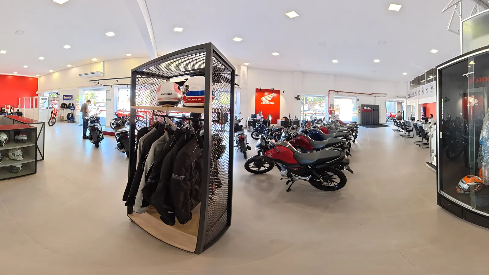 Capacetes, jaquetas e acessórios Honda na loja da Cardoso Moto