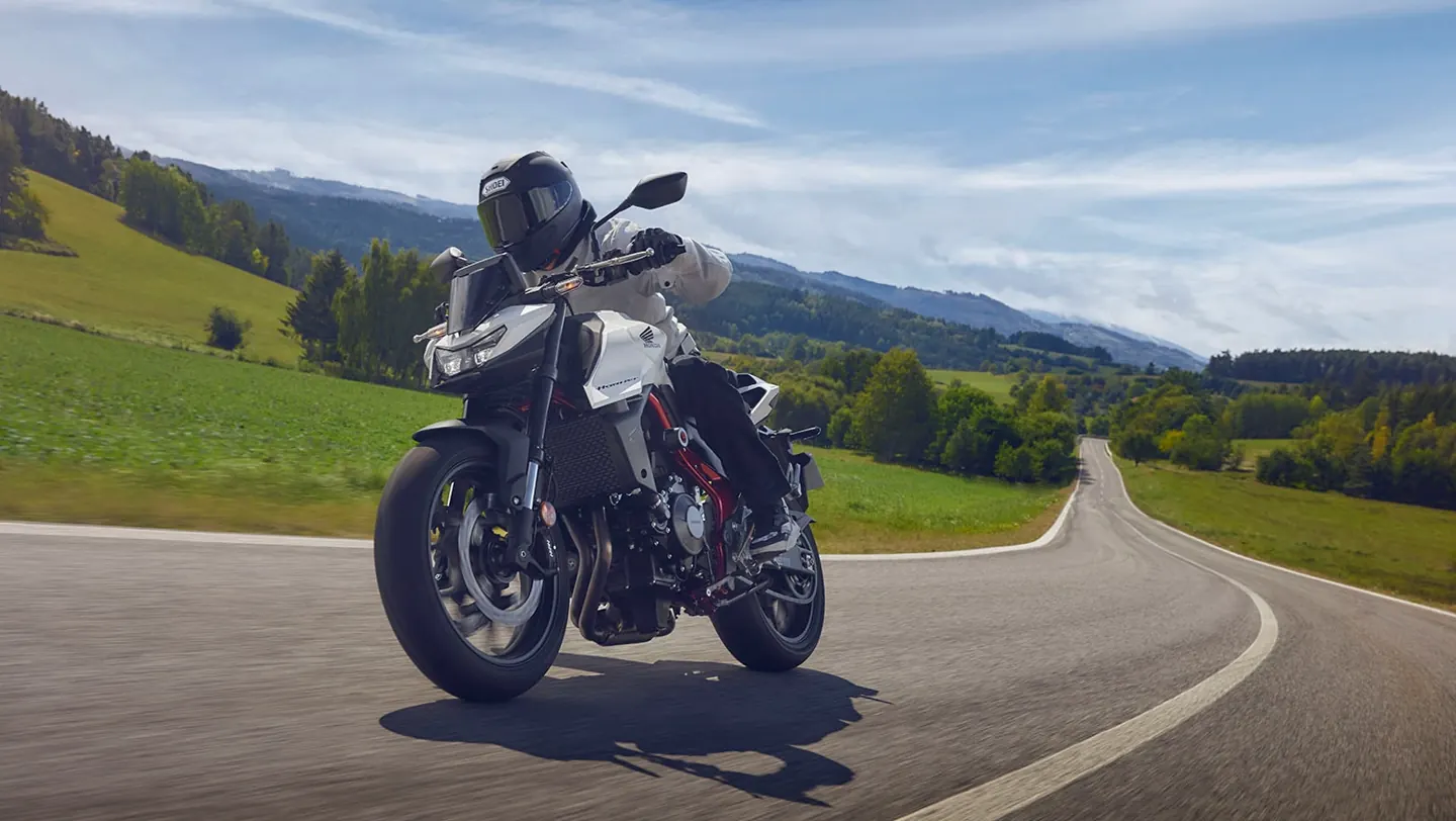 Honda Hornet 750 na estrada
