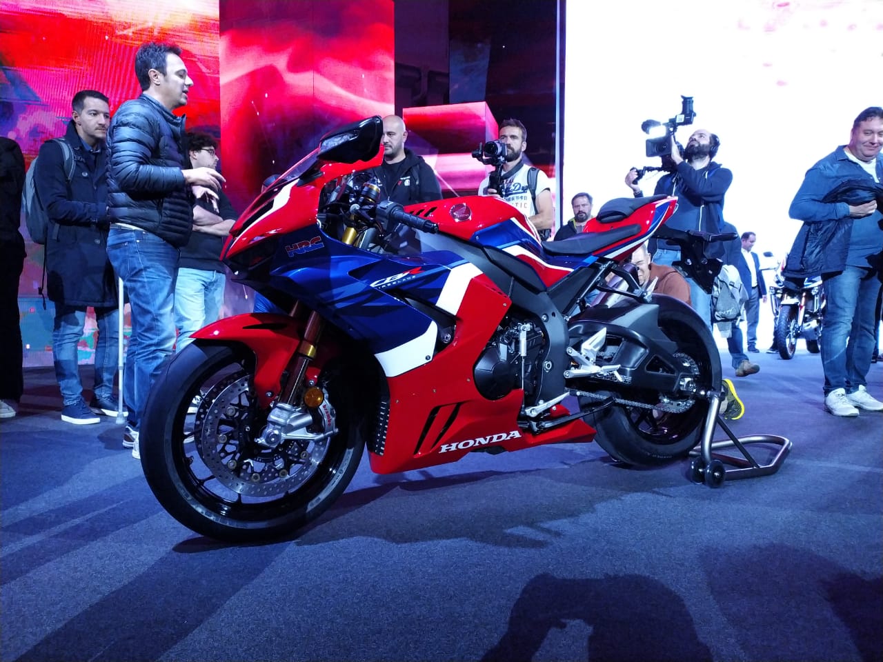 Nova Honda CBR 1000RR-R chega ao País mais potente e esportiva