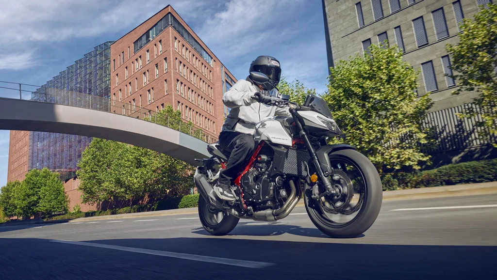 Honda CB750 Hornet, foto 3
